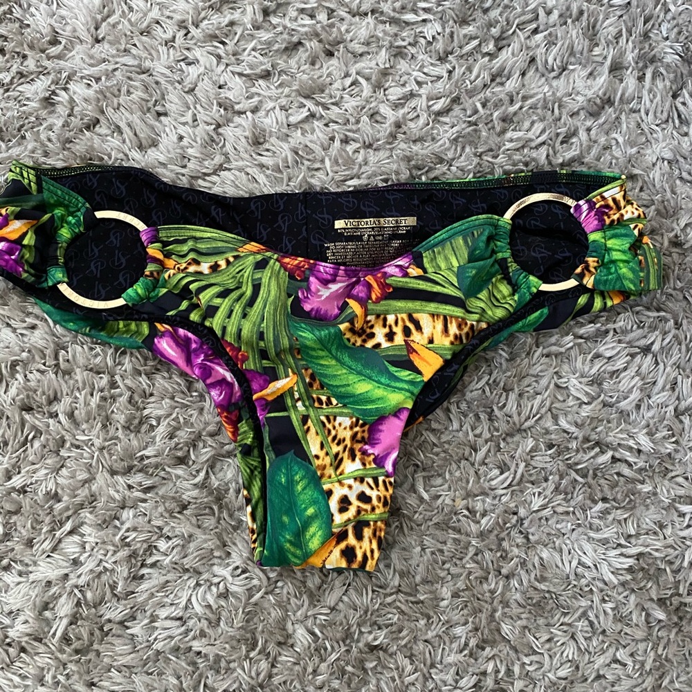 VICTORIA’S SECRET